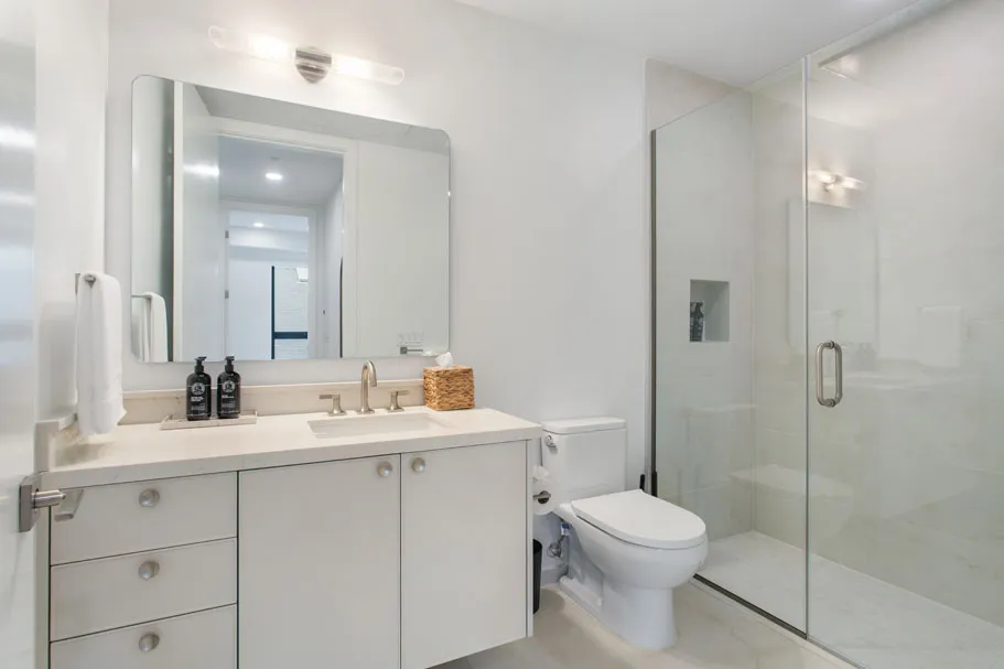 Ten310 Los Angeles Bathroom